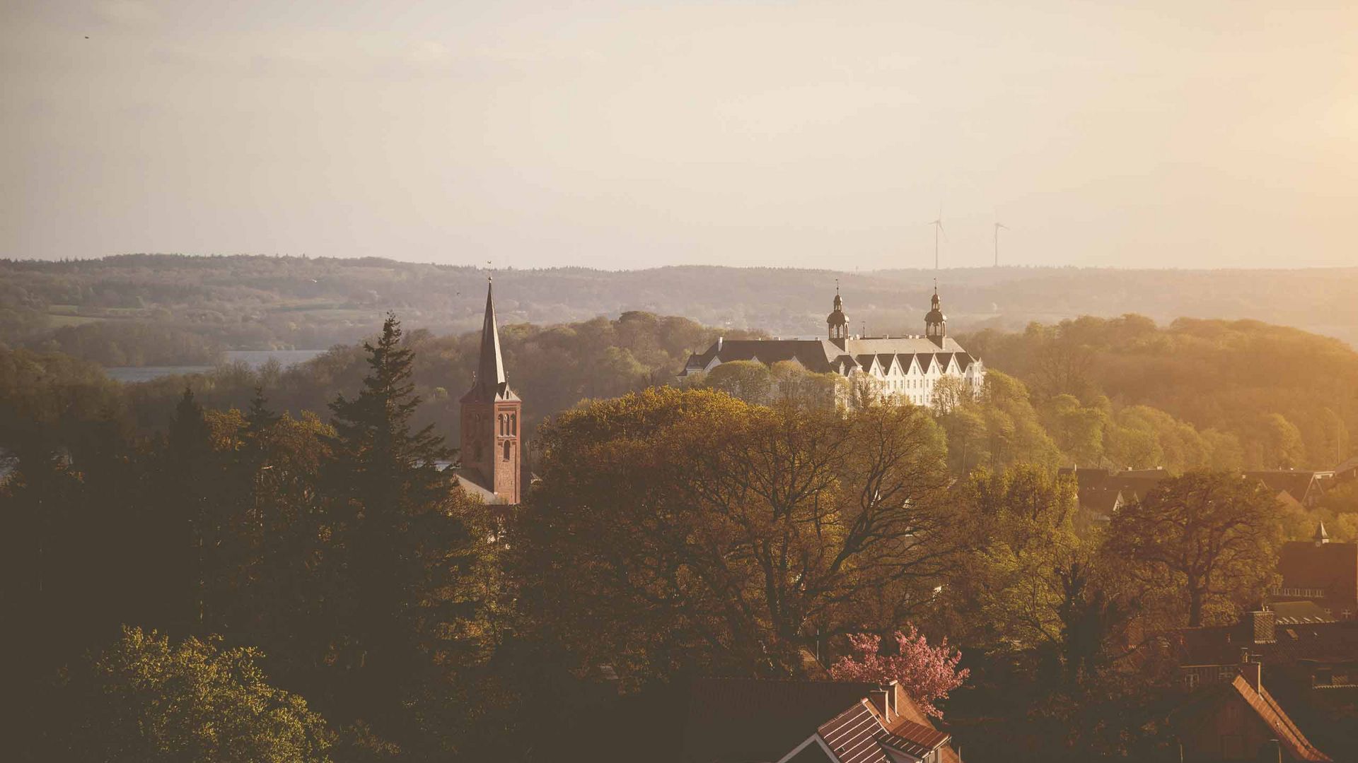 Plön im Herbst als Luftaufnahme